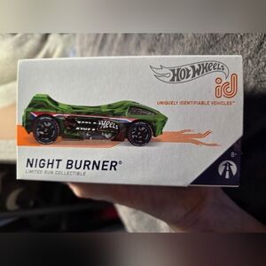 New 2018 HOT WHEELS ID GREEN NIGHT BURNER MOVING FORWARD